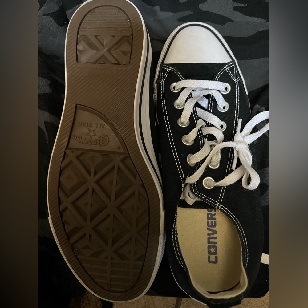 Woman’s black Converse - like new Size 8